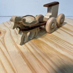Pferd und Buggy Set mit 2 Pferden und 2 Buggys.