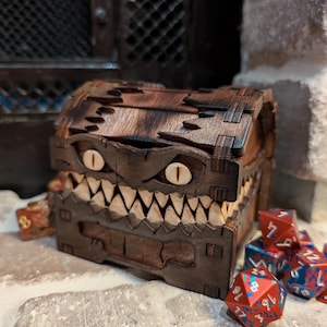Boîte à dés imitante - Coffre au trésor en bois fait main pour le D&D, les RPG, la décoration, le rangement D20