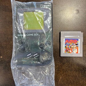 Gameboy DMG Original with Dr Mario Game - FREE SHIPPING