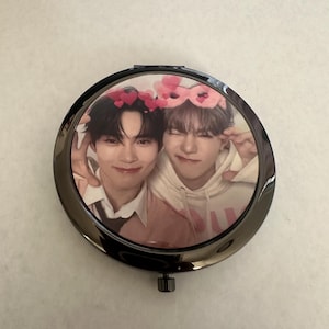 ZerobaseOne HaoBin Pocket Mirror