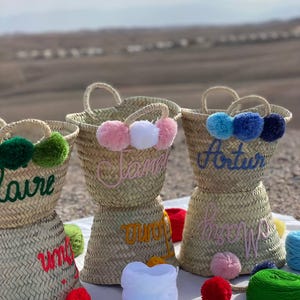 PERSONALISIERTER marokkanischer Strohkorb, Brautduschentaschen, kundenspezifische Strohtaschen, kundenspezifische Strandtasche, Strohtasche, gestickte Taschen