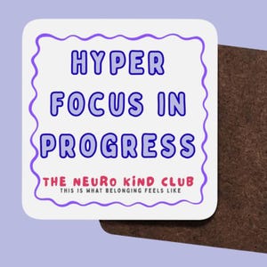 Onderzetter Hyper Focus In Progress | ADHD neurodivergent bureauaccessoire