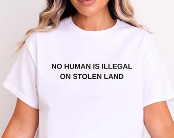Shirt geen mens is illegaal op gestolen land, shirt antiracisme, shirt voor sociale rechtvaardigheid, shirt activistenprotest, inheems shirt, T-shirt gelijkheid