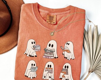 Comfort Colors® Geist Lesezeichen Shirt, Halloween Buch Liebhaber, Lehrer Halloween Shirt, Bibliothekar Geist Halloween, Halloween Lehrer Geschenk