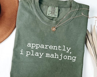 Camiseta Comfort Colors® "Aparentemente eu jogo Mahjong", Camiseta fofa de Mahjong, Camiseta para jogador de Mahjong, Camiseta de jogo, Camiseta de Mahjong, Presente para amante de Mahjong