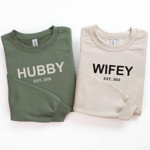 Partnerlook Frau und Mann, Frau und Mann, personalisierter Hoodie, personalisierter Hoodie, passendes paar Shirt, Hochzeit Geschenk, Braut, Geschenk für Sie