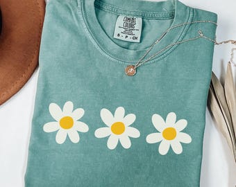 Comfort Colors® Daisy Shirt, Floral Shirt Gift, Wildflower Shirt, Daisy Women Shirt, Gift for Gardener Floral Shirt, Summer Shirt,Flower Tee
