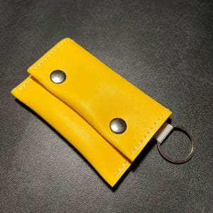 Minimalistische handgemaakte leren kaarthouder – Milieuvriendelijke portemonnee en karabijnhaak – slanke leren portemonnee voor dames – klein kaart- en geldetui
