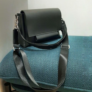 Sac à main fabriqué à la main, sac à bandoulière en écocuir, sac à main minimaliste, sac à main écologique et durable, cadeau pour elle, sac pour femme au design unique