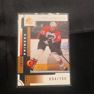 Puede incluir: Una tarjeta de hockey que muestra a Keith, un jugador de los Flyers, en acción. La tarjeta está etiquetada como "SP Limited" y "Authentic". El número de la tarjeta es 094/150. El jugador lleva una camiseta de los Flyers con el número 25.