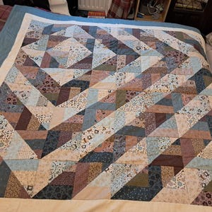 Heirloom Patchworkdecke | Nähmotive, Florale Stoffe, Überwurf im Vintage Style (148 cm)