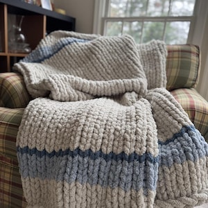 Handmade Chunky Knit Chenille Blanket: Accent Color Throw