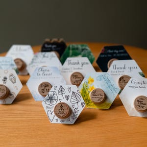 Tapón de vino grabado personalizado a granel, regalos de boda provenzales, guardar la fecha para fiesta de compromiso, tarjetas clásicas de agradecimiento de recuerdo