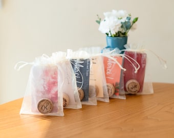 Monogrammed wedding wine stopper in bulk, custom bridal shower favors, garden wedding guest favors, personalized corks in organza gift bag