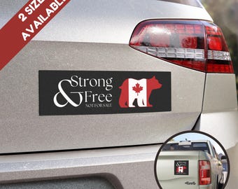 Könnte beinhalten: Schwarz-weißer Automagnet mit kanadischer Flagge und Bärenmotiv. Der Magnet sagt "Strong & Free" und "Not For Sale".