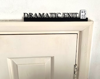 Dramatischer Ausgang Türtopper - Lustiges Türschild - Freches Wohndekor - Schlafzimmerschild - Türdekor - Teen Zimmerdekor - Neuheit Wandkunst - Ausgangsschild