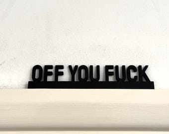Adorno para puerta "Off You Fuck" - Letrero divertido para puerta - Decoración atrevida para el hogar - Arte mural para dormitorio - Decoración de entrada - Regalo de humor para adultos - Letrero ofensivo para puerta