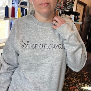 Personalized Small Chain Stitch Text Sweatshirt With Embroidered Phrase No Minimum Bild 2