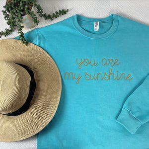 Personalized Small Chain Stitch Text Sweatshirt With Embroidered Phrase No Minimum Bild 5