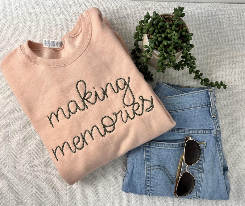 Personalized Small Chain Stitch Text Sweatshirt With Embroidered Phrase No Minimum Bild 7