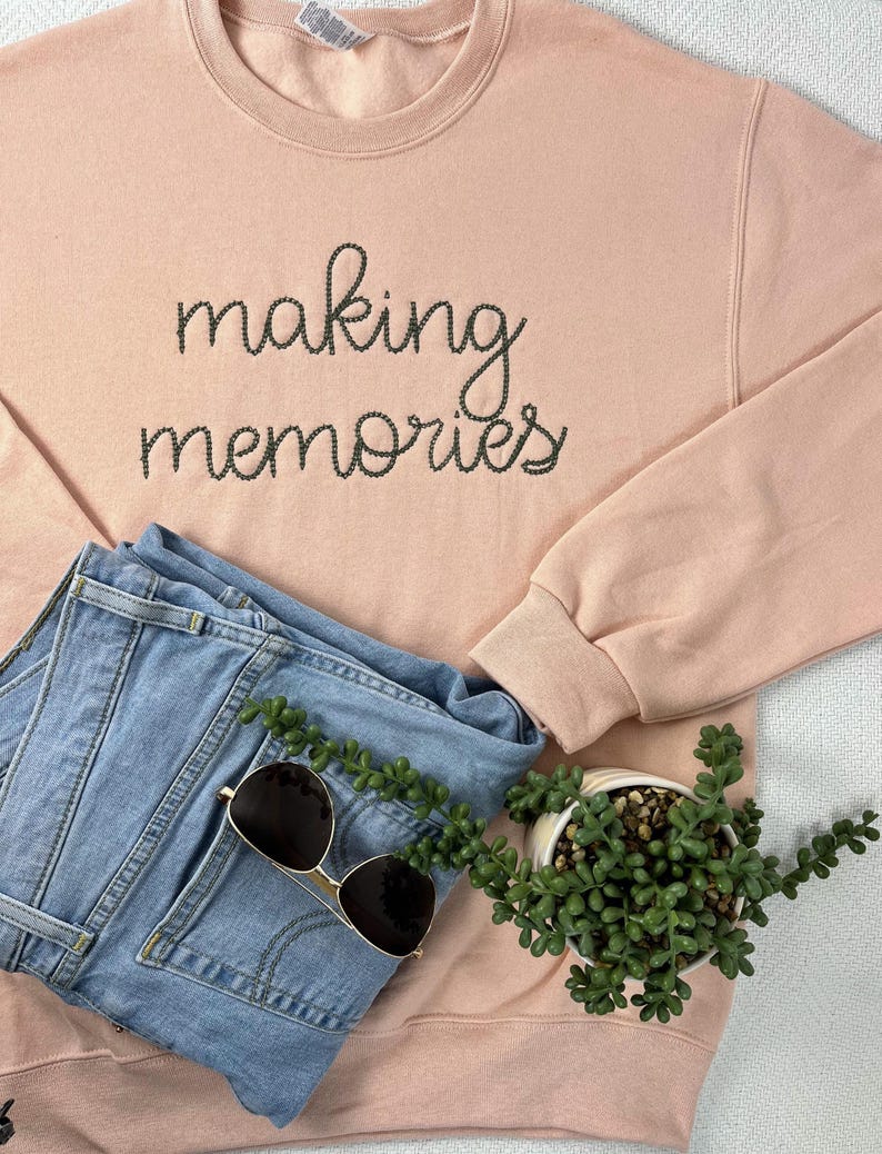 Personalized Small Chain Stitch Text Sweatshirt With Embroidered Phrase No Minimum Bild 3