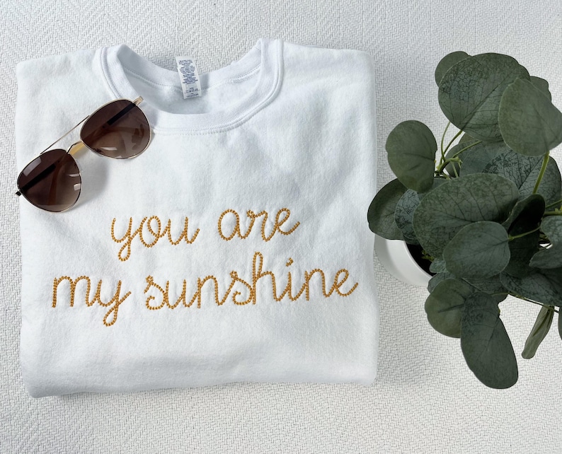 Personalized Small Chain Stitch Text Sweatshirt With Embroidered Phrase No Minimum Bild 6