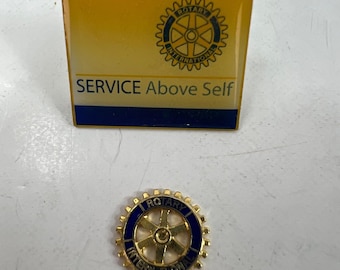 2 Pin de Rotary International Service Above Self en tono dorado, ver fotos, uno roto