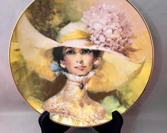 Avon Sammelteller Frau PFE Albee Summers Weiches Flüstern 8,5 "Gold Trim Excellent