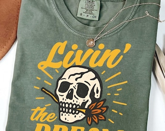 Camiseta "Livin' the Dream" de Comfort Colors®, camiseta retro con calavera, camiseta vintage con esqueleto, camiseta de esqueleto para regalo, camiseta para festivales, sudadera con calavera