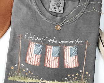 Camiseta Comfort Colors® "Dios derramó su gracia sobre ti", camiseta cristiana, camiseta del 4 de julio, camiseta de religión y libertad, regalo patriótico cristiano