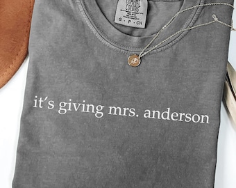 Comfort Colors® Personalized It's Giving Mrs Shirt, Custom Future Mrs Shirt, Personalized Bride To Be Shirt, Bridal Shower Shirt