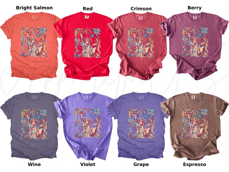 Puede incluir: Ocho camisetas de manga corta en varios colores: salm&oacute;n brillante, rojo, carmes&iacute;, baya, vino, violeta, uva y espresso. Cada camiseta presenta un gr&aacute;fico de la Estatua de la Libertad dentro de un marco floral.