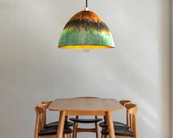 Lámpara colgante de latón con pátina verde hecha a mano: Iluminación rústica para islas