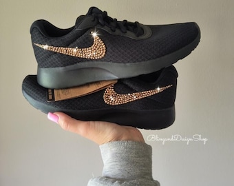 rose gold nike tanjun