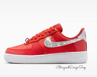 Damskie trampki Air Force 1 07 w kolorze czerwono-białym z przezroczystymi kryształami Swarovskiego
