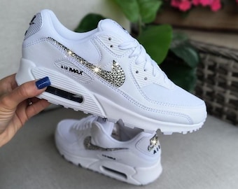 Zapatillas Air Max 90 blancas para mujer, personalizadas con cristales de imitación y brillantes.
