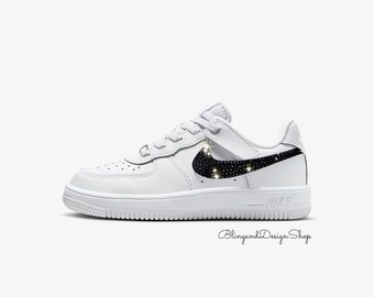 Zapatillas Air Force 1 Low Easy On blancas con cristales Swarovski negros, para niñas con brillo.