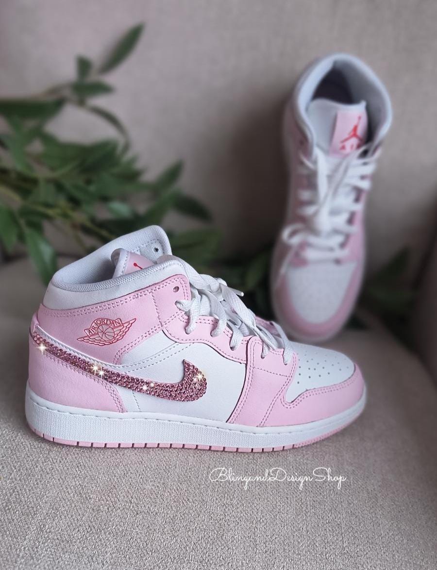 pink air jordan mil
