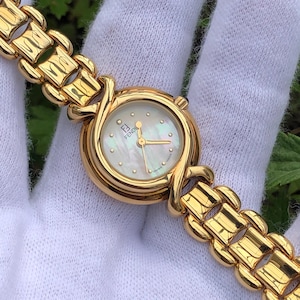 RARE Vintage FENDI 700L Mother of pearl shell Dial gold plated lady's watch Box and papers Very Good Condition
