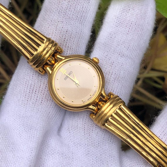 AUTHENTIC RARE VINTAGE SEIKO GOLD BANGLE WATCH Seiko Articulated Bangle Watch - Gold-Plated with 2 Rubies  main image 4
