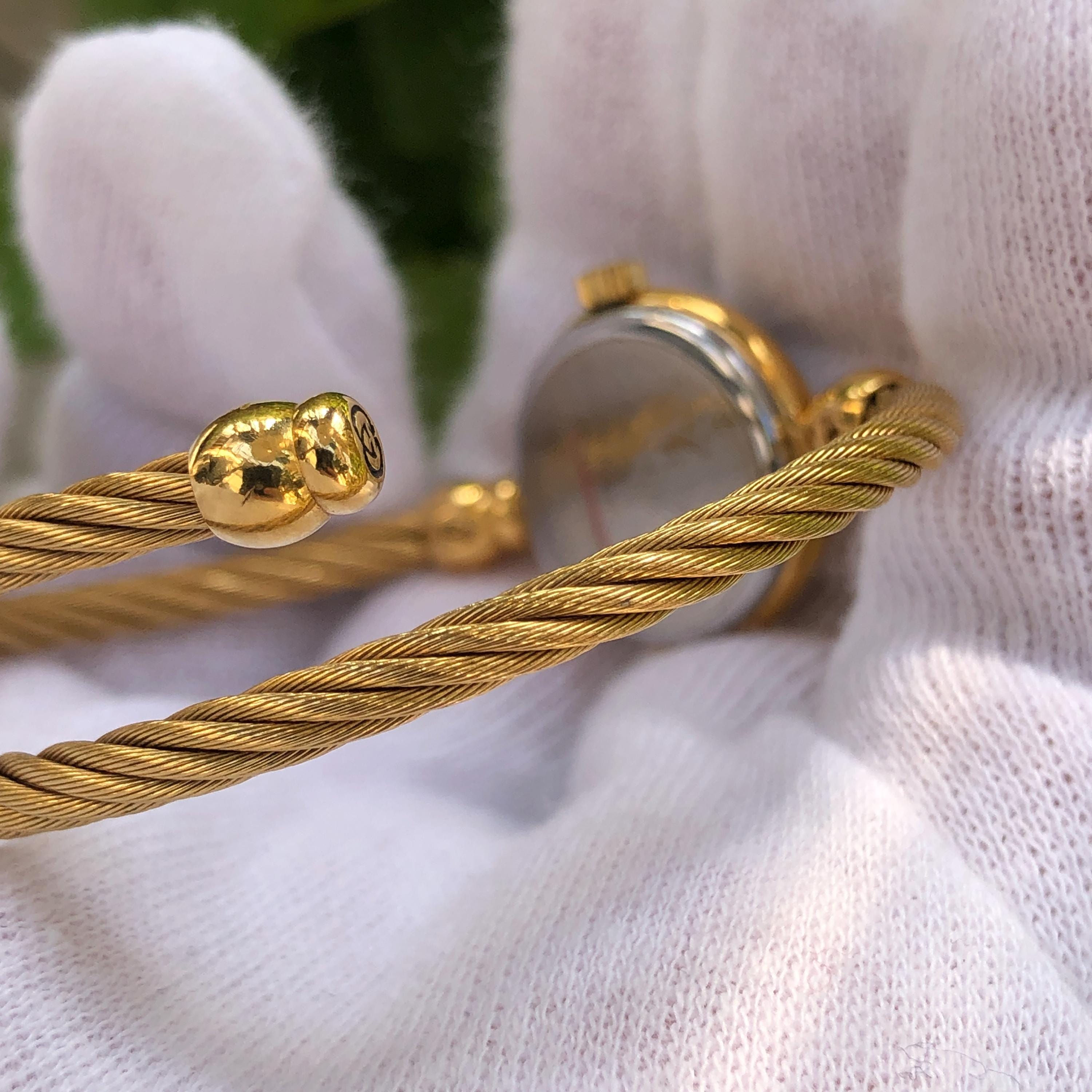 VINTAGE GUCCI 2047 Series Flexible Twisted Bangle Type Gold Plated