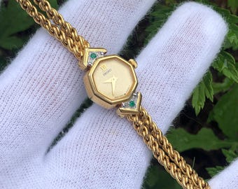 RARE Vintage Seiko Beautiful Octagon tiny face Dainty 2P green Gemstones twisted bracelet-type ladies&#39; watch gold toned base metal