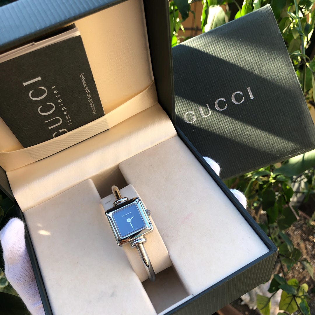 RARE Vintage GUCCI 1900L Silver Toned Black Dial Bangle Type  display picture 2