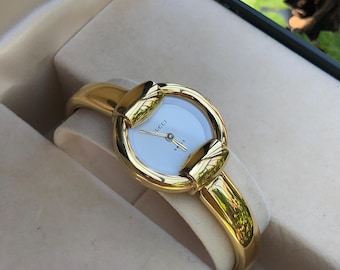 稀少 GUCCI(グッチ) G-Timeless Gold Plated Dial Ladies Watch Gucci G Timeless Quartz Gold Dial Beige Leather Strap Watch