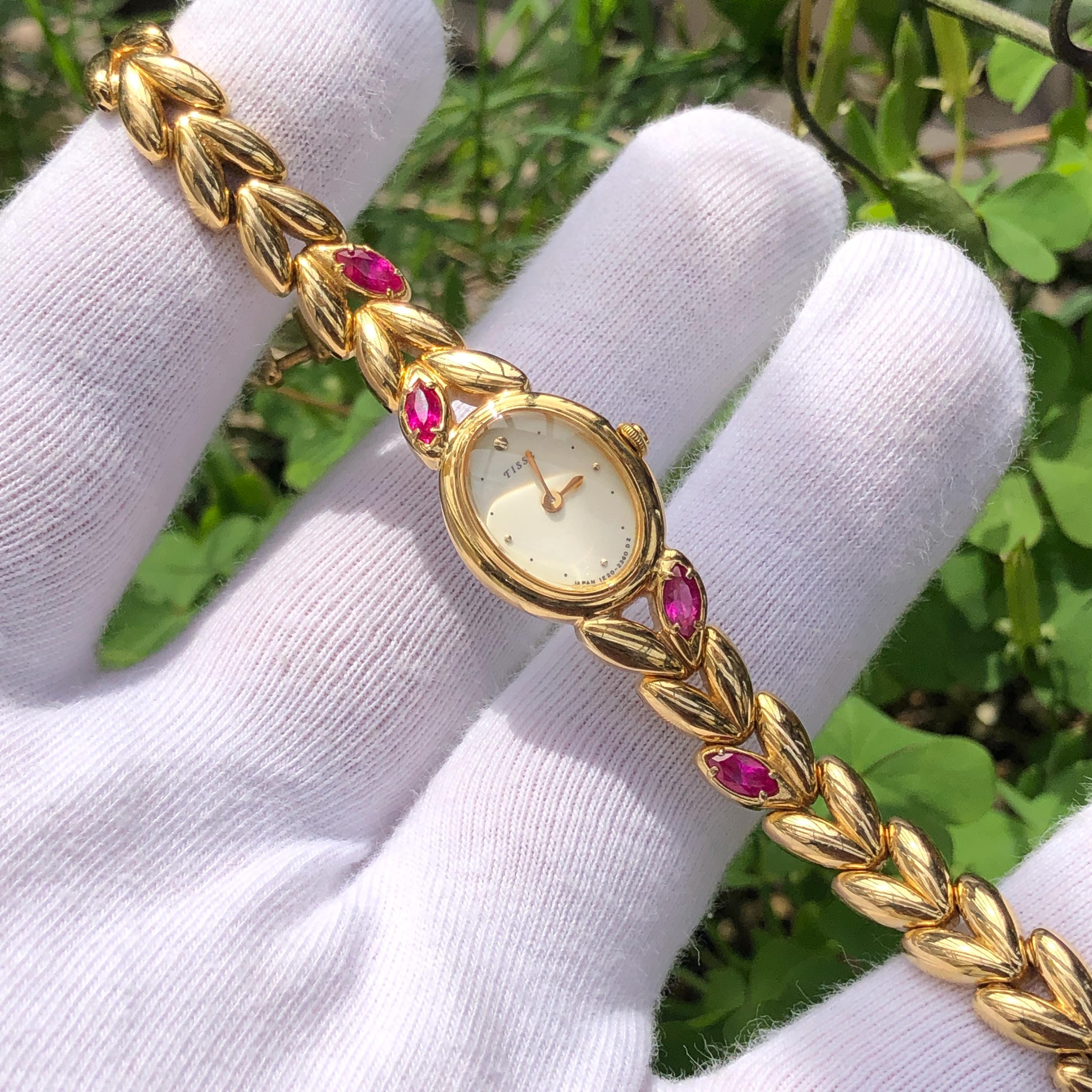Vintage Seiko TISSE Pink Stone Bracelet Watch - Gold Toned Good