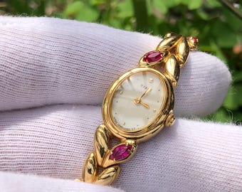 Vintage Seiko TISSE Pink Stone Bracelet Watch - Gold Toned Good