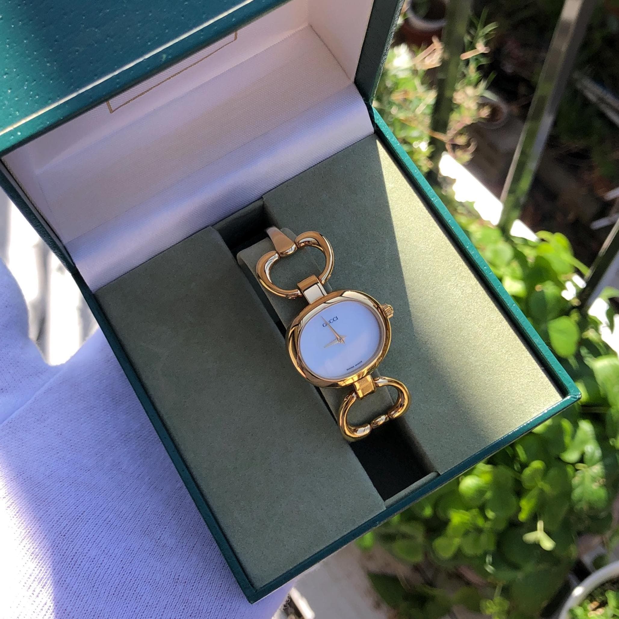 GUCCI グッチ1600レディース バングルウォッチヴィンテージ 動作確認済み 希少なヴィンテージグッチ1600ゴールドメッキバングルタイプホース