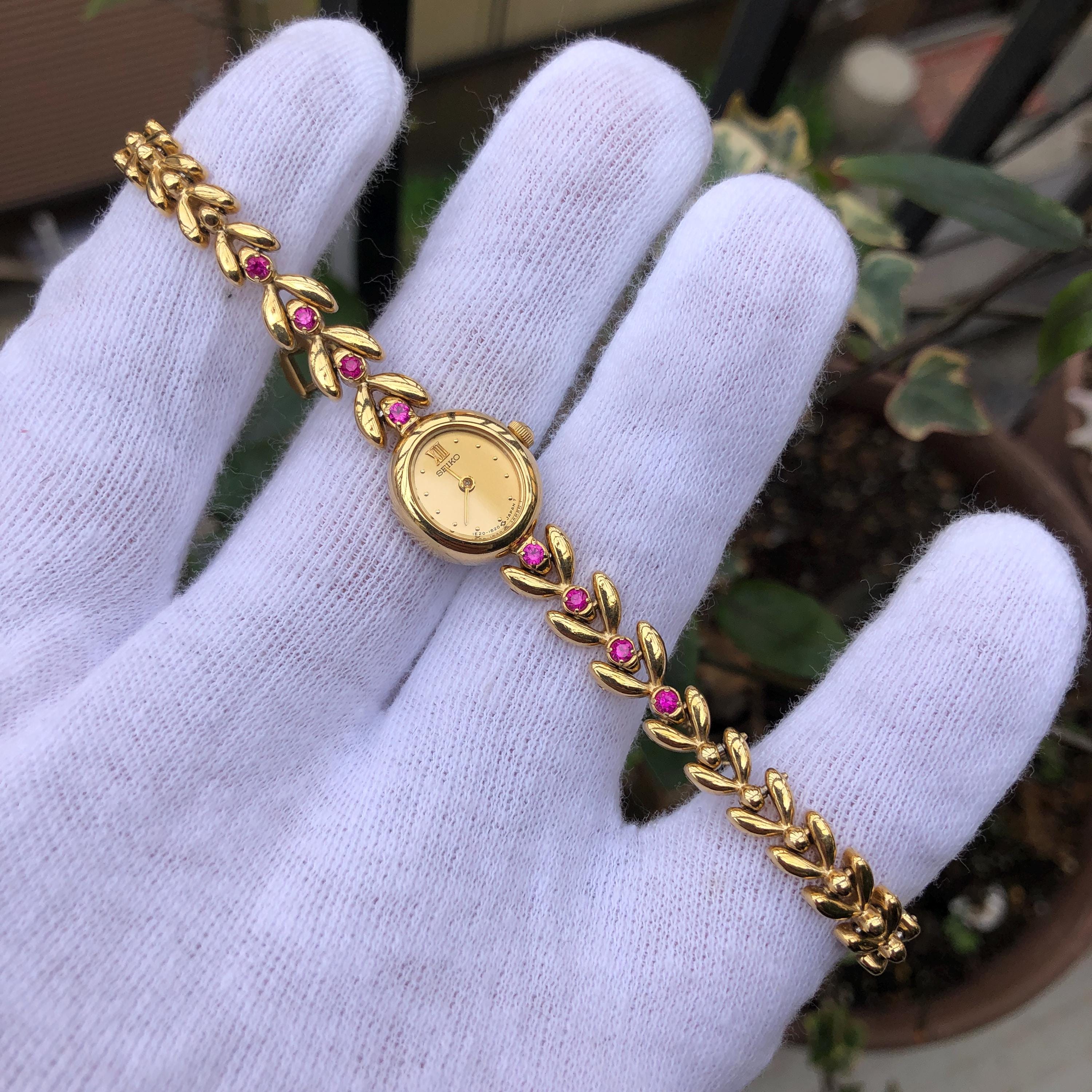 AUTHENTIC VINTAGE SEIKO RUBY DAINTY WATCH Rare Vintage Seiko Oval face Dainty Ruby Twisted Bracelet  main image 4