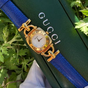 RARE Vintage GUCCI 6300L WHITE dial  electric blue leather strap lady’s watch