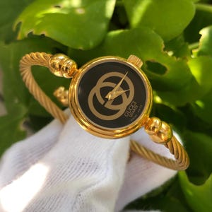 VINTAGE GUCCI 2047 series Flexible twisted bangle type gold plated GG dial lady's watch - Good condition Boxed